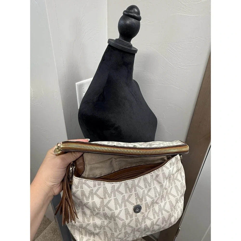 Michael Kors White Jet Set Item Signature Medium Tassel Flip Top Shoulder Bag